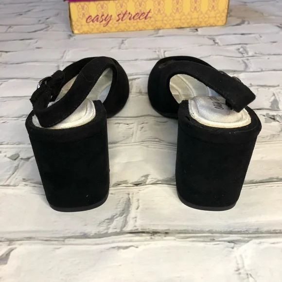 NWT Floral Embroidered Chunky Block Heels - Picture 7 of 12